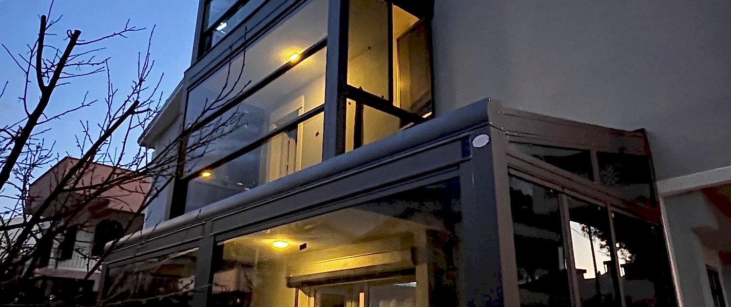 Çeşme Cam Balkon Çeşme Cam Balkon